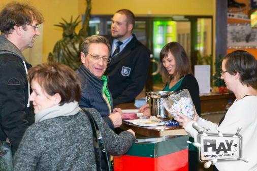 Weihnachts-Spendenbowling im PLAY
