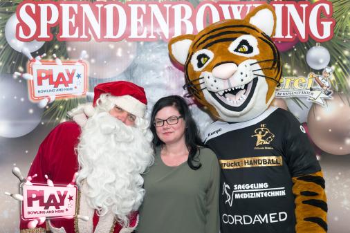 Weihnachts-Spendenbowling im PLAY
