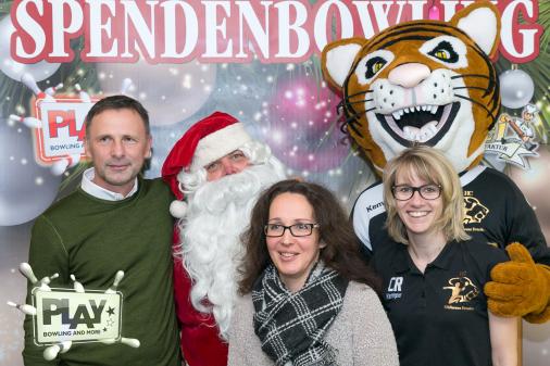 Weihnachts-Spendenbowling im PLAY