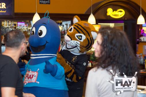 Weihnachts-Spendenbowling im PLAY