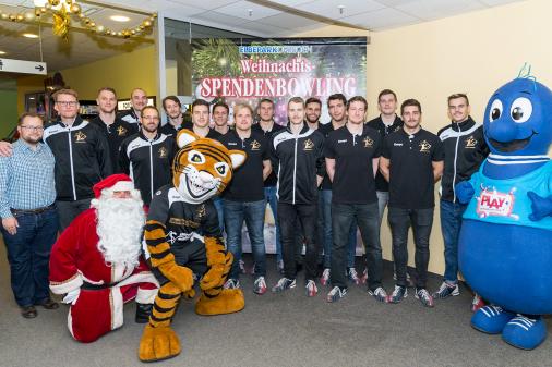 Weihnachts-Spendenbowling im PLAY