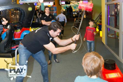 Weihnachts-Spendenbowling im PLAY