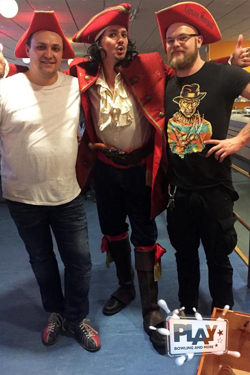 Piratenparty mit dem Captain im PLAY Bowling