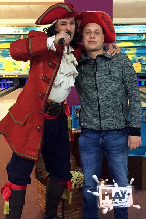 Piratenparty mit dem Captain im PLAY Bowling