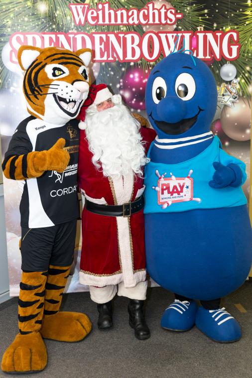 Weihnachts-Spendenbowling im PLAY