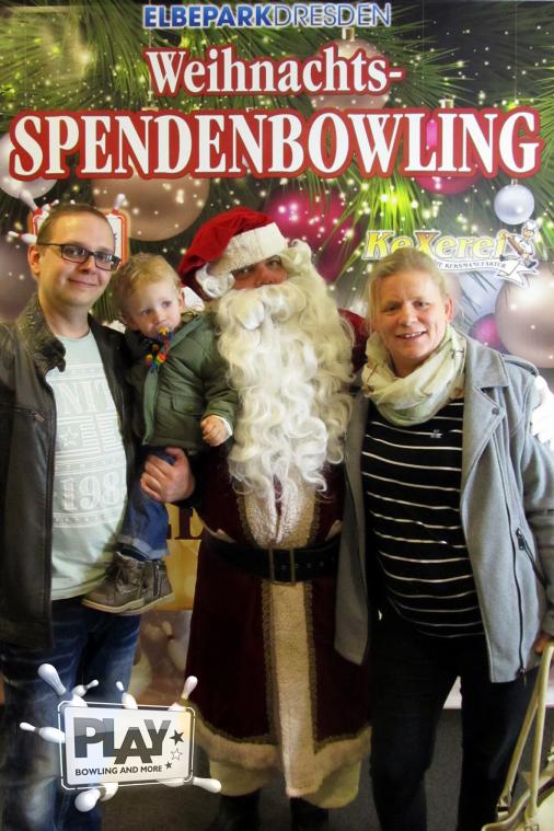 Weihnachts-Spendenbowling im PLAY