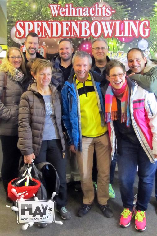 Weihnachts-Spendenbowling im PLAY
