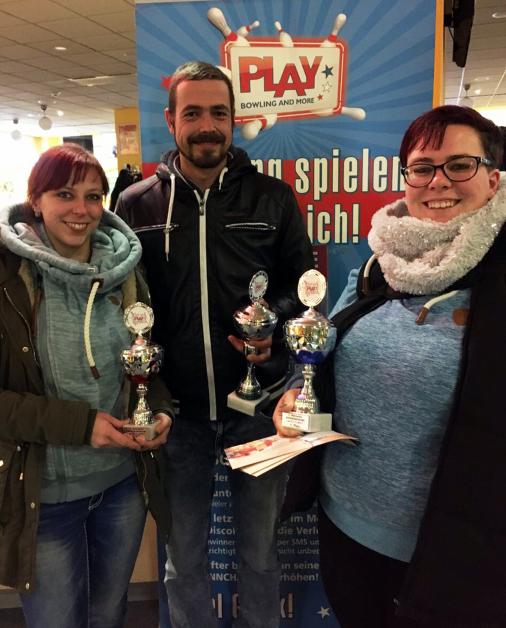 Weihnachts-Spendenbowling im PLAY