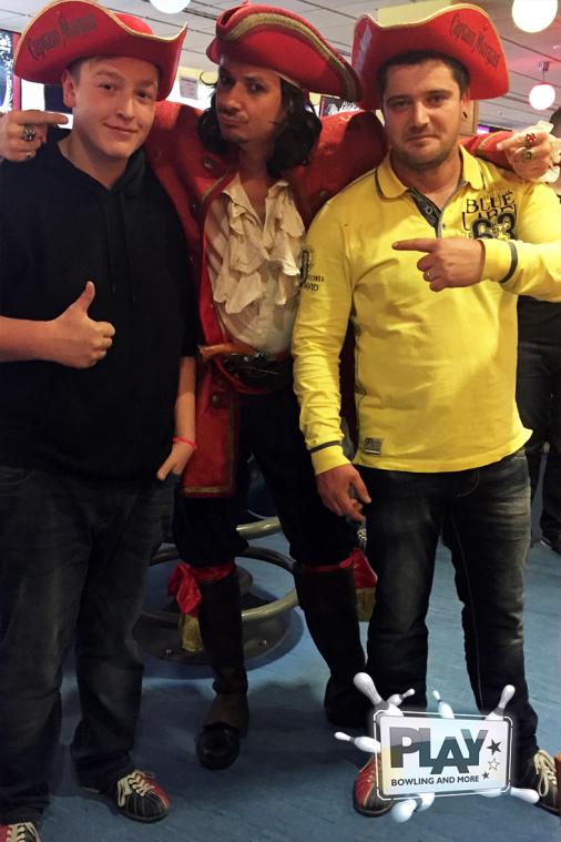 Piratenparty mit dem Captain im PLAY Bowling