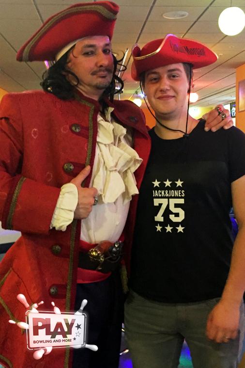 Piratenparty mit dem Captain im PLAY Bowling