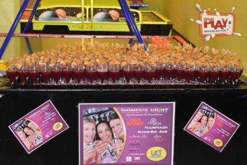 Frauenparty am Männertag im PLAY Bowling