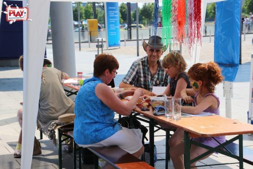 Das Karl-May Museum schminkte und bastelte mit unseren kleinen Gästen.