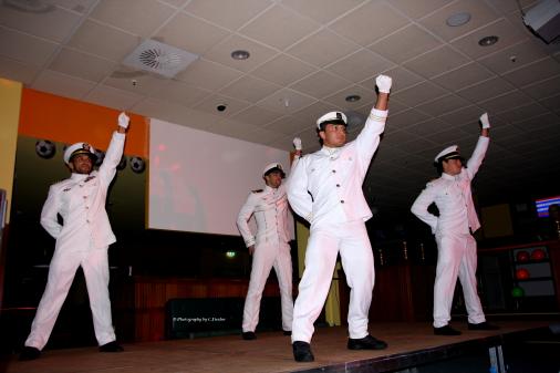 Aber was wäre eine Stripshow ohne Uniform.