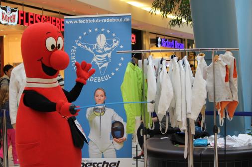 Petra Pin musste es natürlich auch mal ausprobieren.