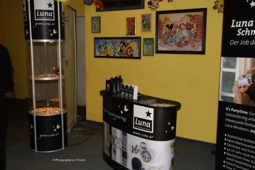 Und jede Frau liebt Schmuck welche Sie beim LUNA Stand fand.